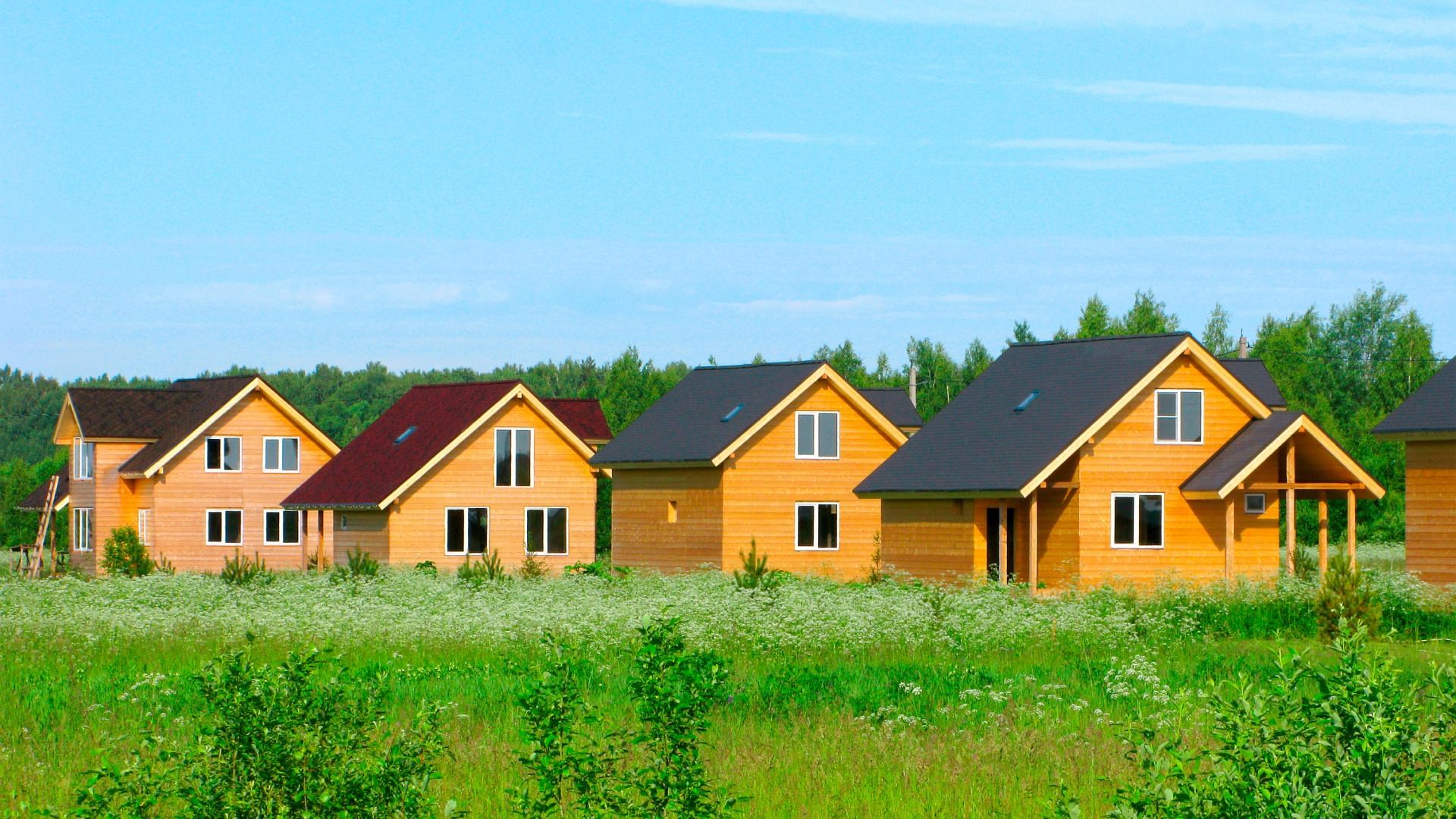 В России в прошлом году построили 15,6 млн кв. м деревянных домов, это рекордный показатель за всю историю сбора статистики — с 2009 года. Об этом свидетельствуют данные Росстата.